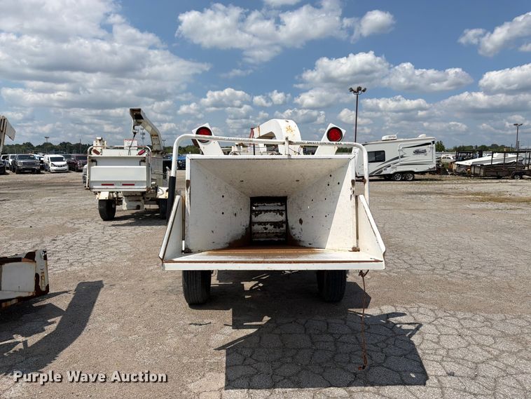 image for item YA4041 2010 Morbark M12D wood chipper
