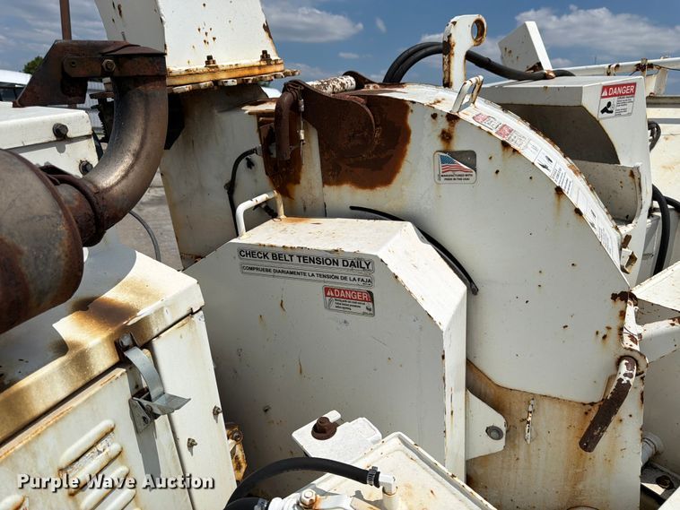 image for item YA4041 2010 Morbark M12D wood chipper