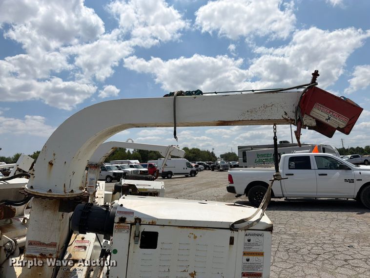 image for item YA4041 2010 Morbark M12D wood chipper