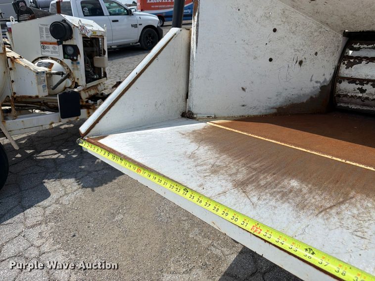 image for item YA4041 2010 Morbark M12D wood chipper