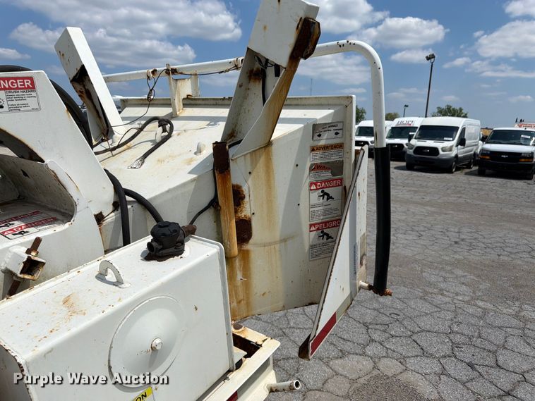 image for item YA4041 2010 Morbark M12D wood chipper