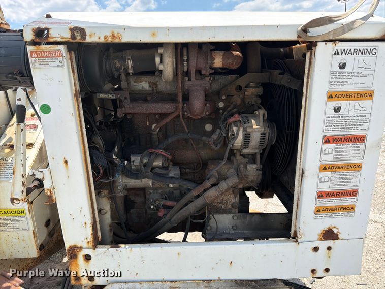 image for item YA4041 2010 Morbark M12D wood chipper