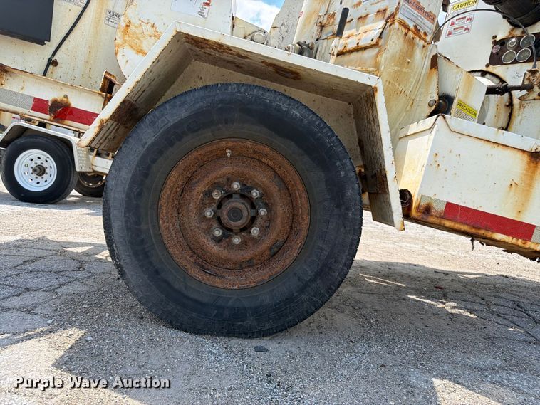 image for item YA4041 2010 Morbark M12D wood chipper