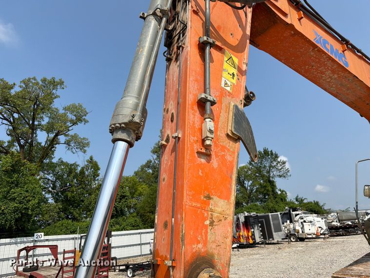 image for item YA4115 2017 XCMG XE210CU excavator