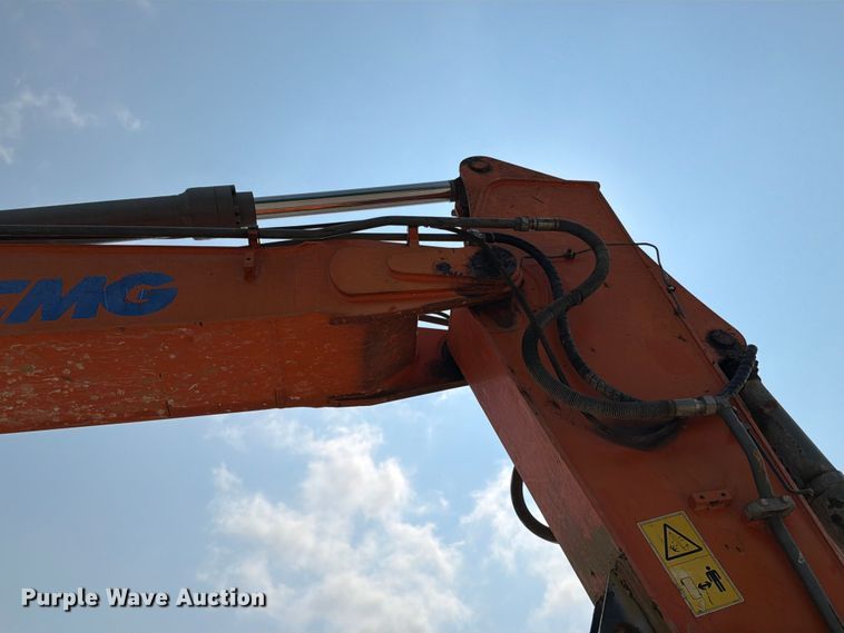 image for item YA4115 2017 XCMG XE210CU excavator