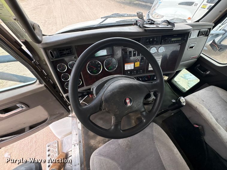 image for item YA4150 2013 Kenworth T370 utility / service truck