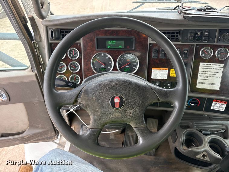 image for item YA4150 2013 Kenworth T370 utility / service truck