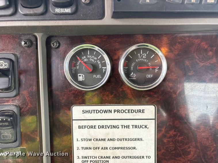 image for item YA4150 2013 Kenworth T370 utility / service truck