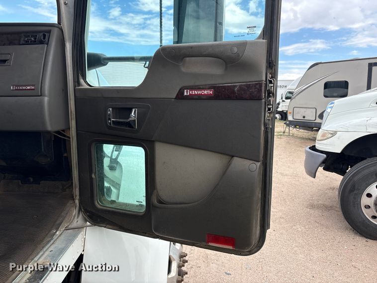 image for item YA4150 2013 Kenworth T370 utility / service truck