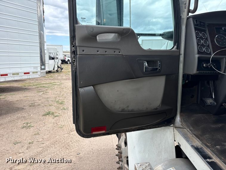 image for item YA4151 2013 Kenworth T370 utility / service truck