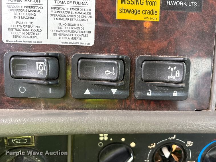 image for item YA4151 2013 Kenworth T370 utility / service truck