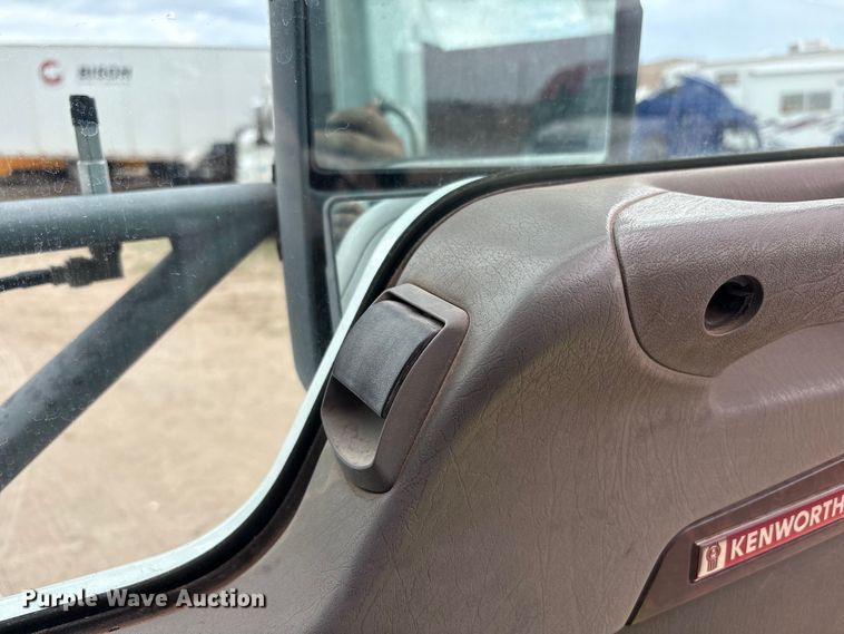 image for item YA4151 2013 Kenworth T370 utility / service truck