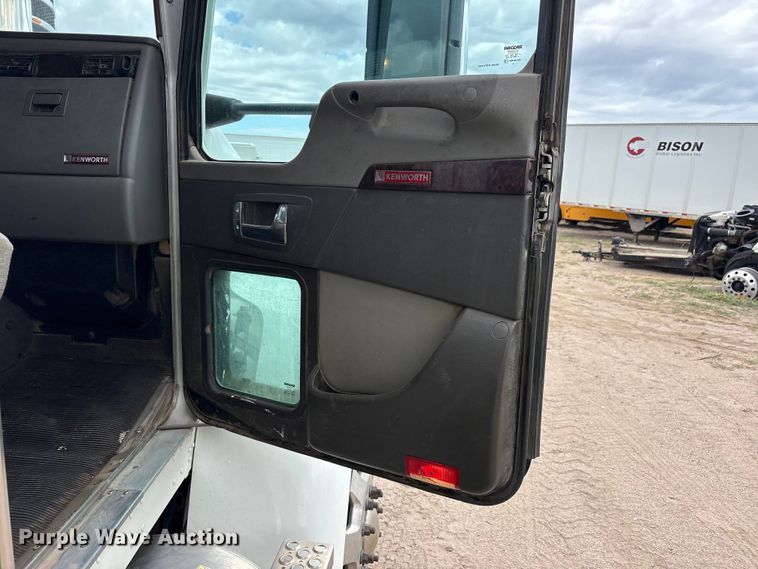 image for item YA4151 2013 Kenworth T370 utility / service truck