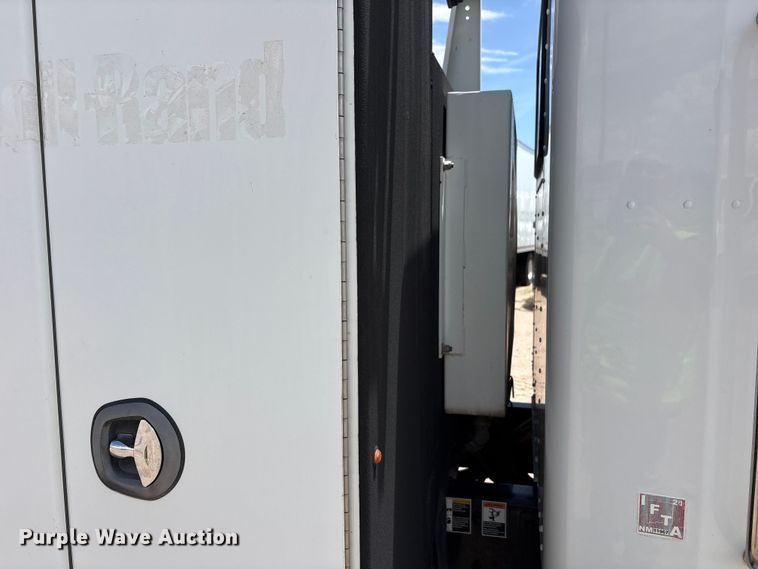 image for item YA4152 2013 Kenworth T370 utility / service truck
