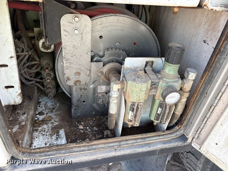 image for item YA4152 2013 Kenworth T370 utility / service truck