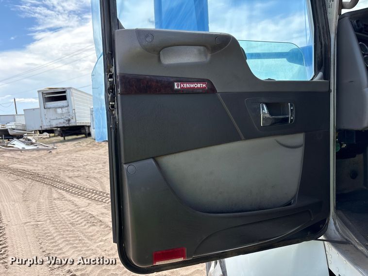 image for item YA4152 2013 Kenworth T370 utility / service truck