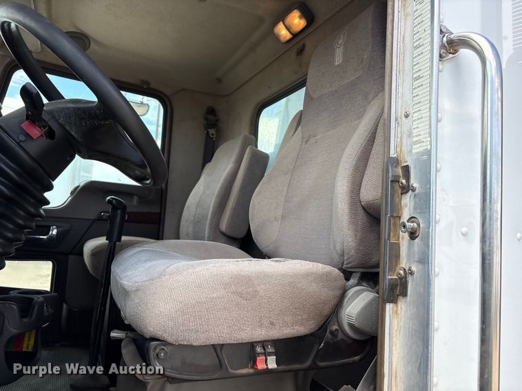 image for item YA4152 2013 Kenworth T370 utility / service truck