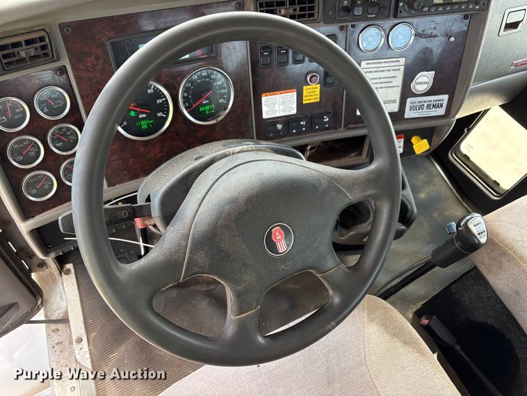 image for item YA4152 2013 Kenworth T370 utility / service truck