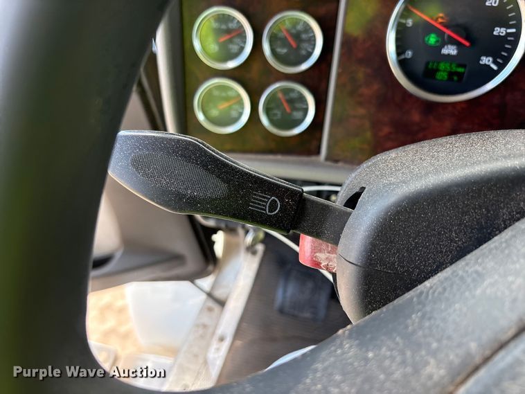 image for item YA4152 2013 Kenworth T370 utility / service truck