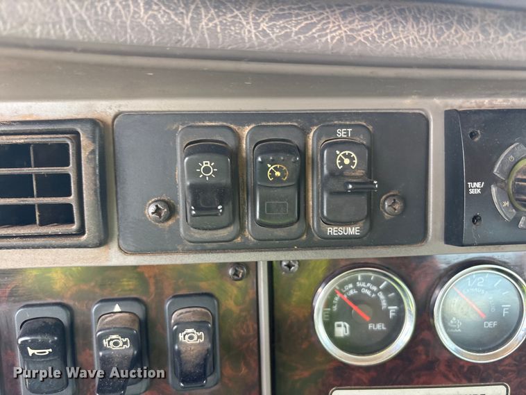 image for item YA4152 2013 Kenworth T370 utility / service truck