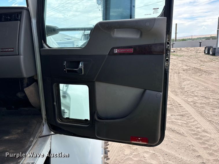 image for item YA4152 2013 Kenworth T370 utility / service truck