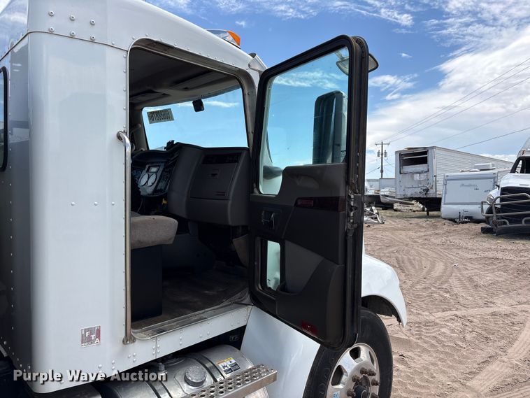 image for item YA4152 2013 Kenworth T370 utility / service truck