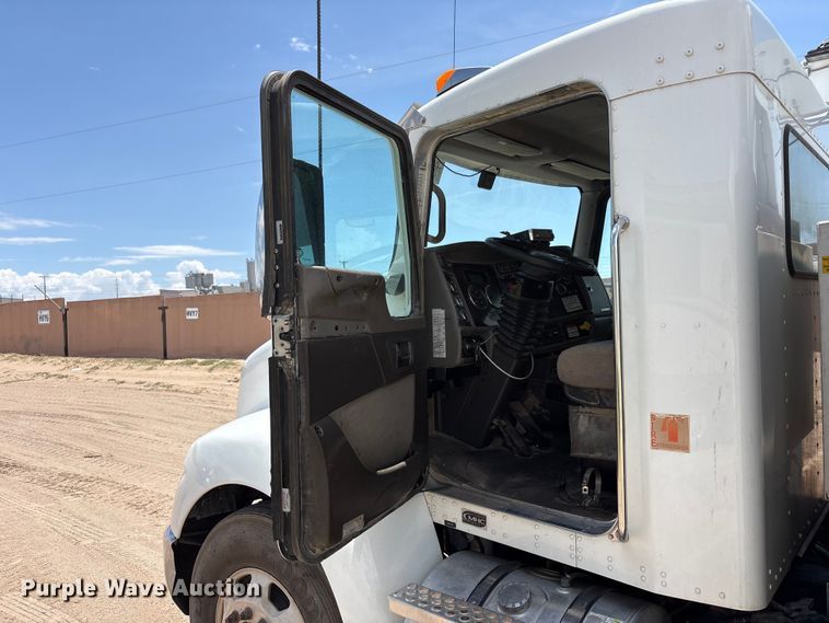 image for item YA4153 2016 Kenworth T370 utility / service truck