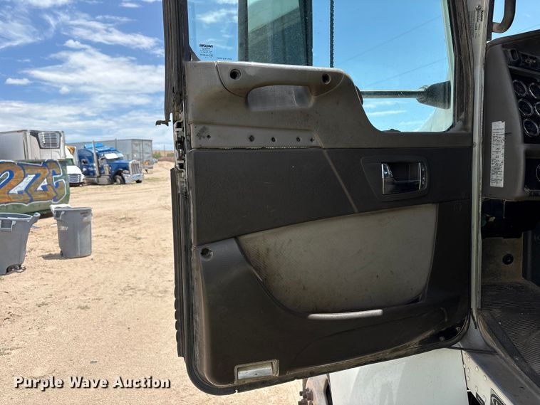 image for item YA4153 2016 Kenworth T370 utility / service truck