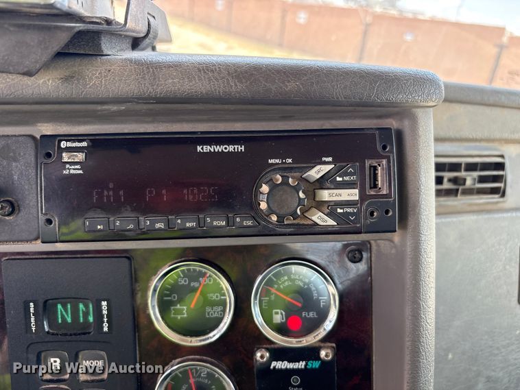 image for item YA4153 2016 Kenworth T370 utility / service truck