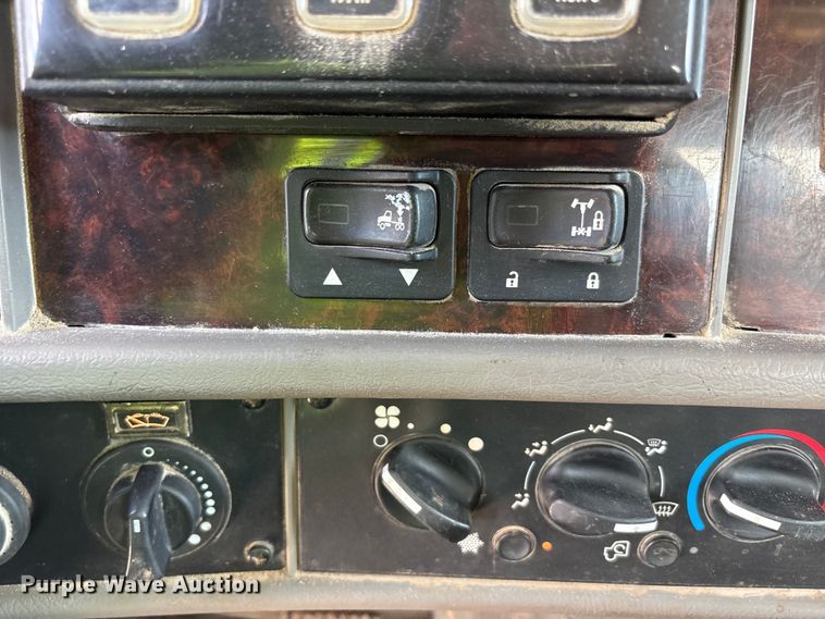 image for item YA4153 2016 Kenworth T370 utility / service truck