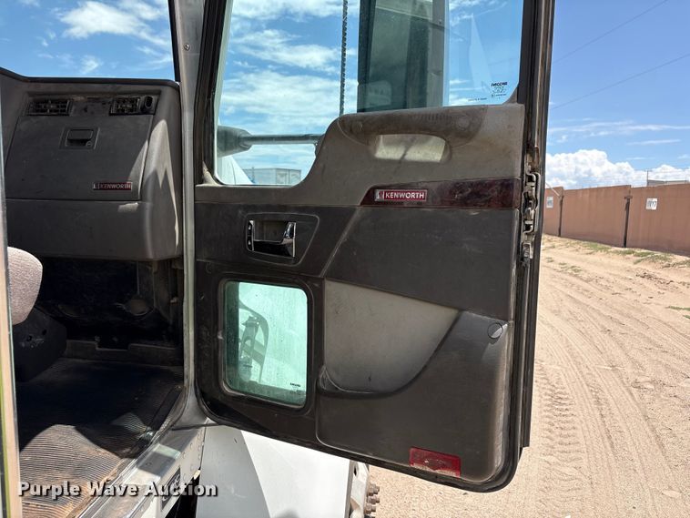 image for item YA4153 2016 Kenworth T370 utility / service truck