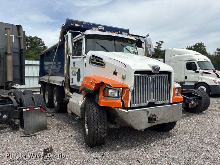 image for item YA4262 2020 Western Star 4700 dump truck