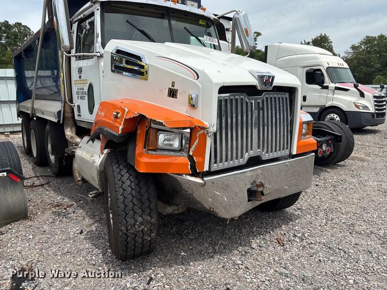 image for item YA4262 2020 Western Star 4700 dump truck