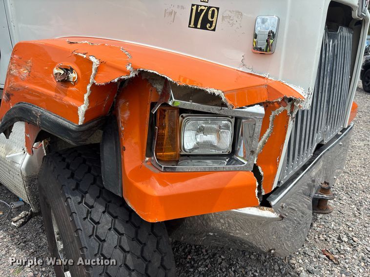image for item YA4262 2020 Western Star 4700 dump truck