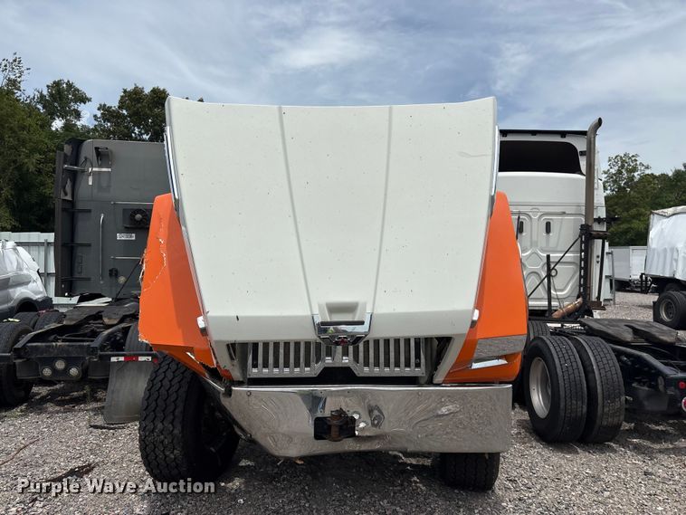 image for item YA4262 2020 Western Star 4700 dump truck