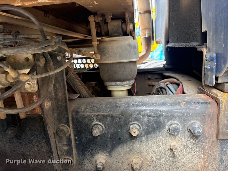 image for item YA4262 2020 Western Star 4700 dump truck