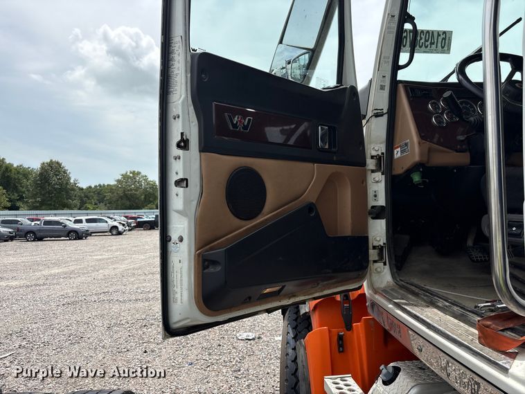image for item YA4262 2020 Western Star 4700 dump truck