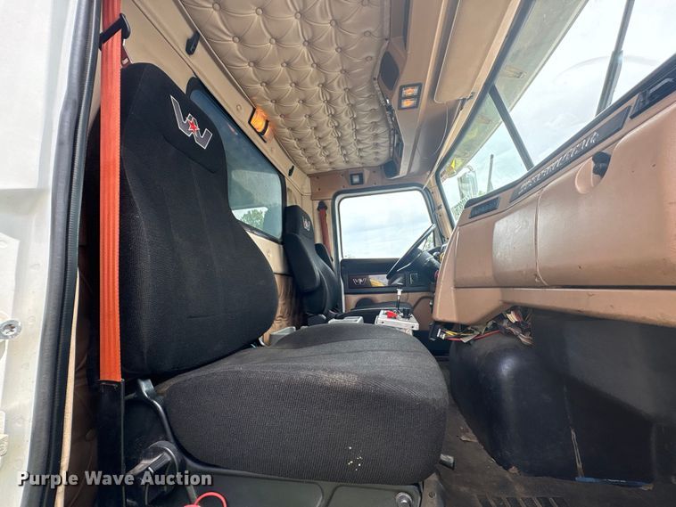 image for item YA4262 2020 Western Star 4700 dump truck