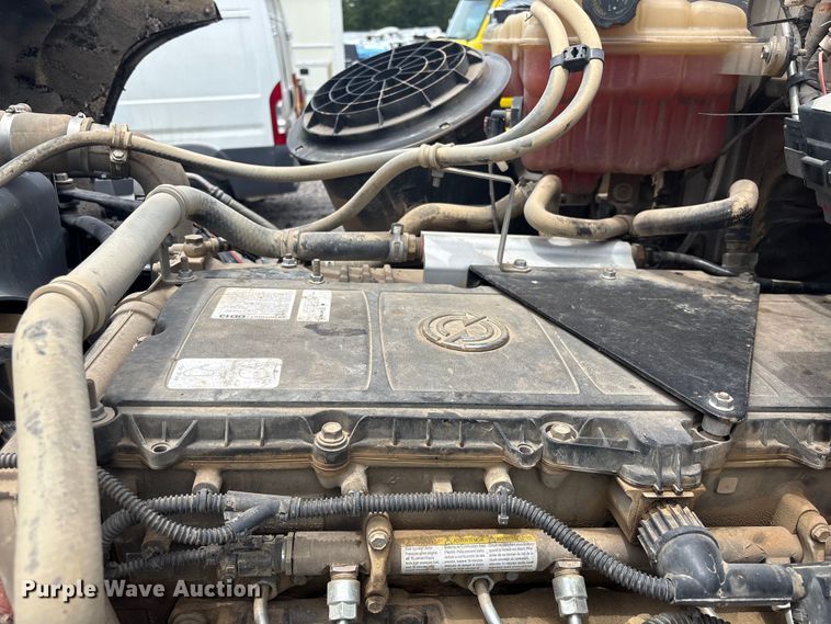 image for item YA4262 2020 Western Star 4700 dump truck