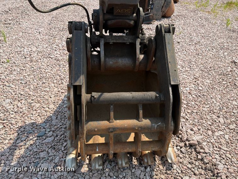image for item YA4273 2017 Komatsu PC170LC-10 excavator