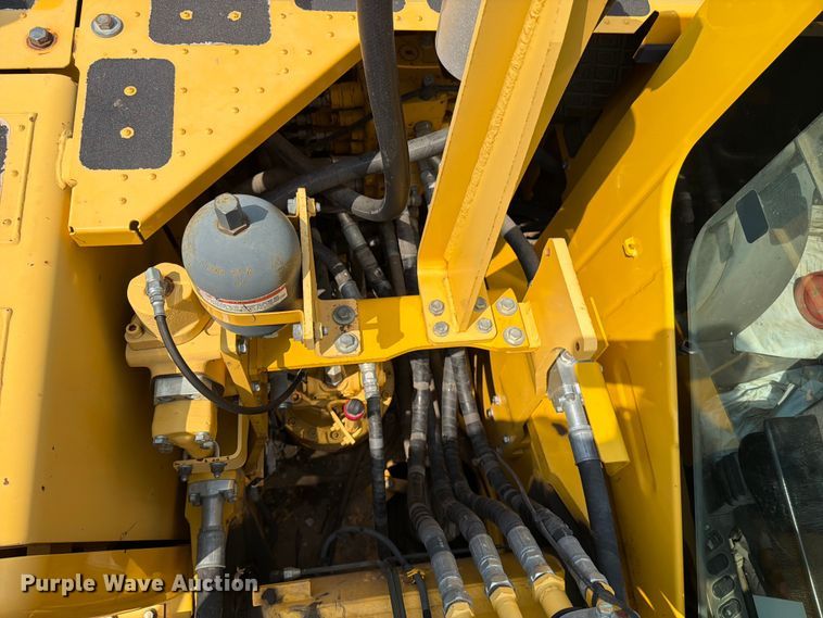 image for item YA4273 2017 Komatsu PC170LC-10 excavator