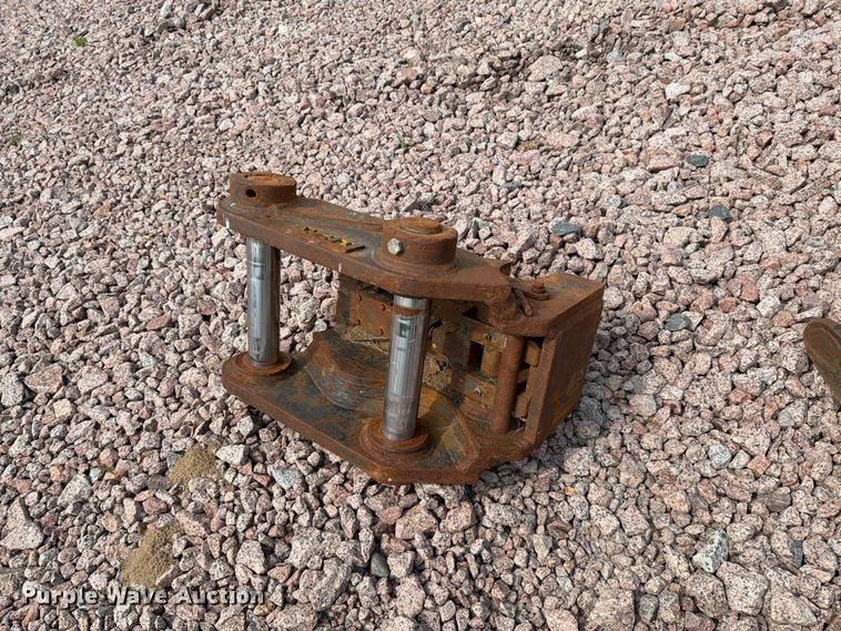 image for item YA4273 2017 Komatsu PC170LC-10 excavator