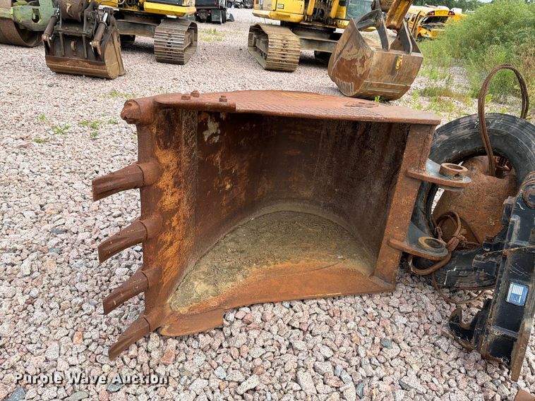 image for item YA4274 2014 Komatsu PC360LC-10 excavator
