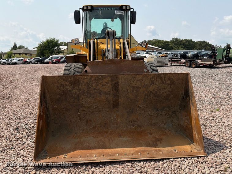 image for item YA4275 2009 Volvo L90F wheel loader