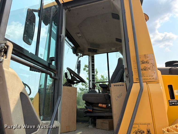 image for item YA4275 2009 Volvo L90F wheel loader
