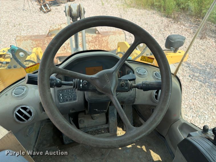 image for item YA4275 2009 Volvo L90F wheel loader