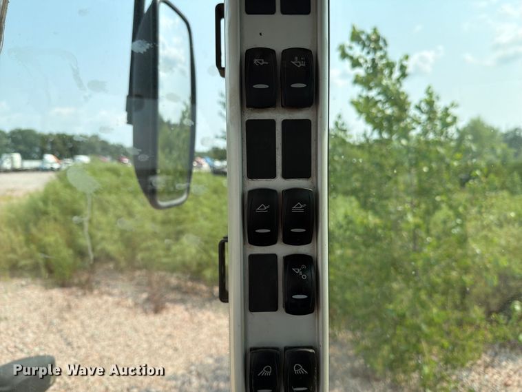 image for item YA4275 2009 Volvo L90F wheel loader
