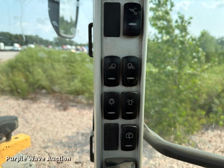image for item YA4275 2009 Volvo L90F wheel loader