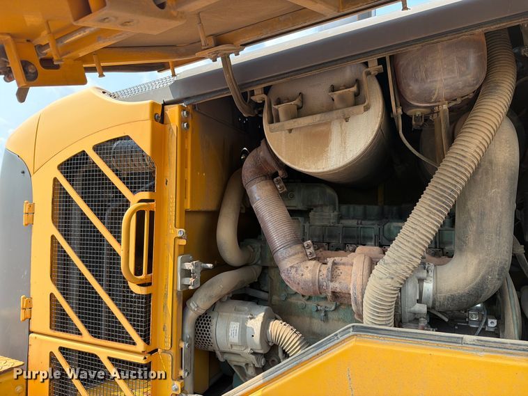image for item YA4275 2009 Volvo L90F wheel loader