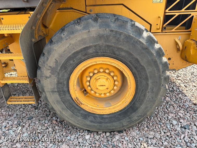 image for item YA4275 2009 Volvo L90F wheel loader